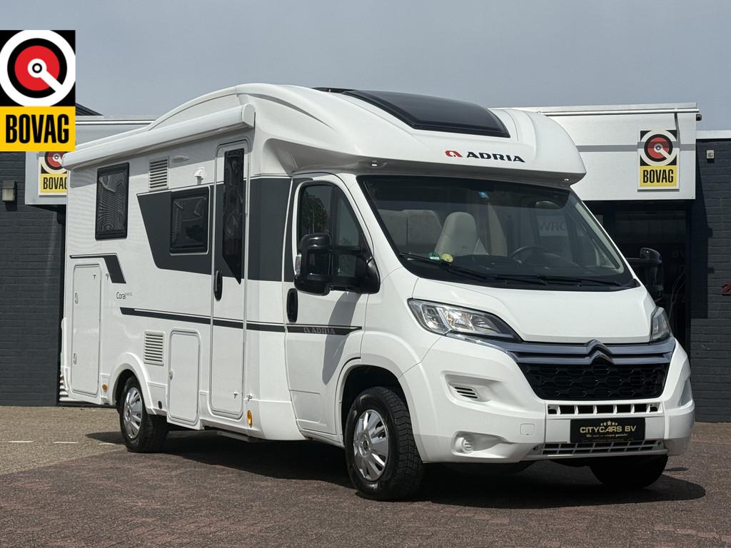 Adria CORAL 600 SC 164 pk euro 6 zeer compacte camper queenb, Caravans en Kamperen, Campers, Ringverwarming, Bedrijf, Adria, Luifel