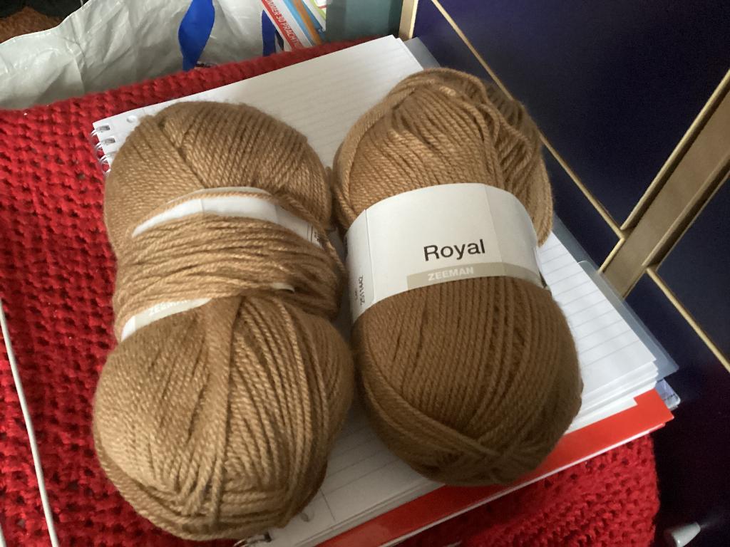 Royal zeeman bruin, Hobby en Vrije tijd, Breien en Haken, Ophalen, Nieuw, Breien of Haken, Wol of Garen