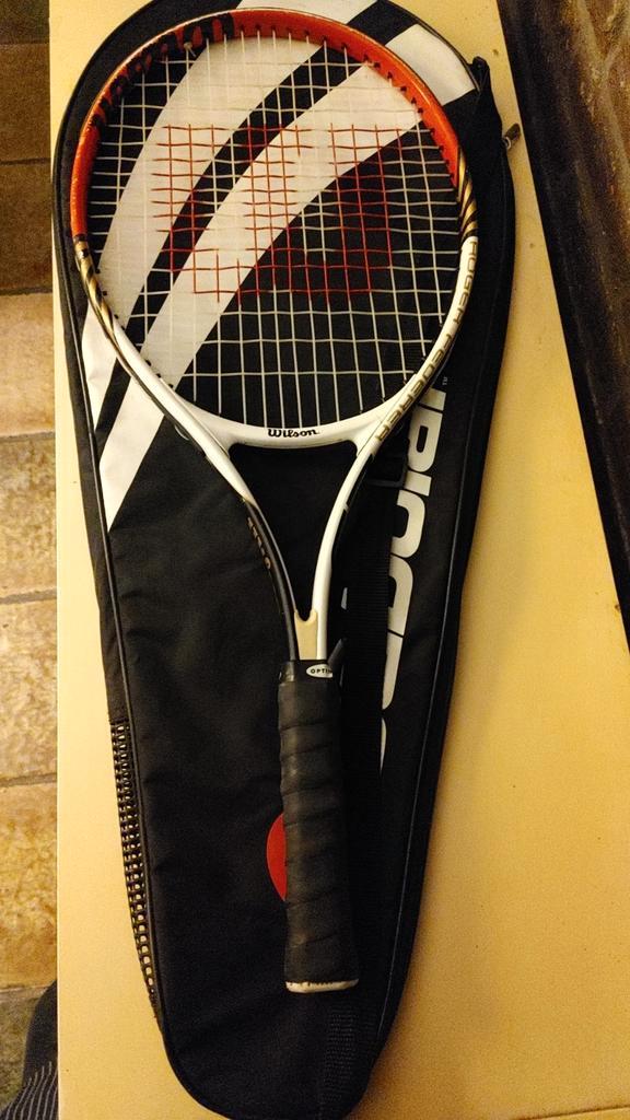 Wilson Roger Federer Tennisracket met hoes, Sport en Fitness, Tennis, Ophalen of Verzenden