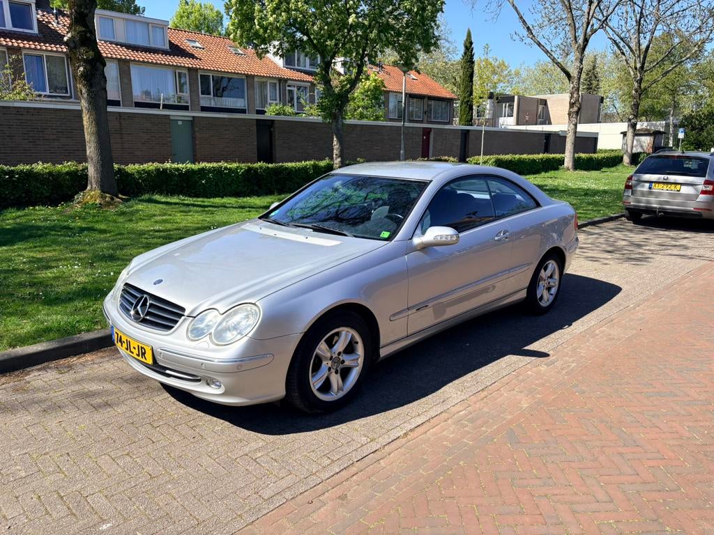 Mercedes-Benz CLK 240 Coupe Avantgarde 2.6l V6 AUT 2002, Auto's, Mercedes-Benz, Automaat, 2597 cc, Grijs, Particulier
