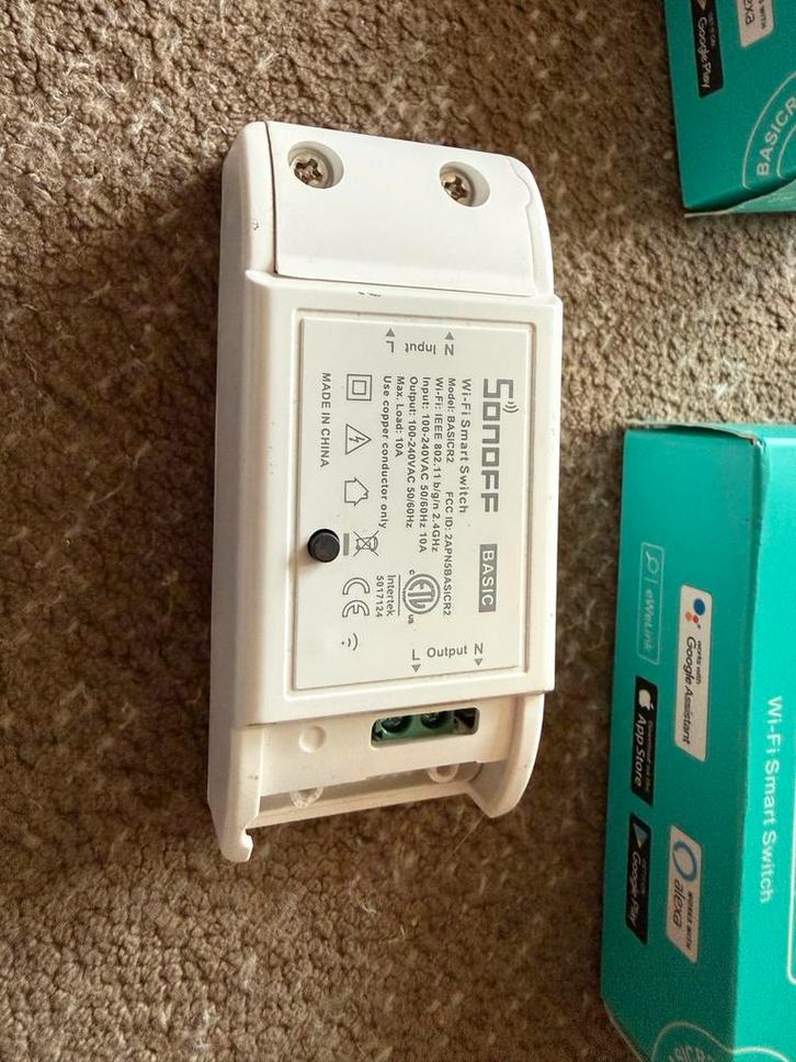 Sonoff BASICR2 Wi-Fi Smart Switch - Nieuw in doos, Doe-het-zelf en Verbouw, Elektra en Kabels, Nieuw, Schakelaar, Ophalen of Verzenden