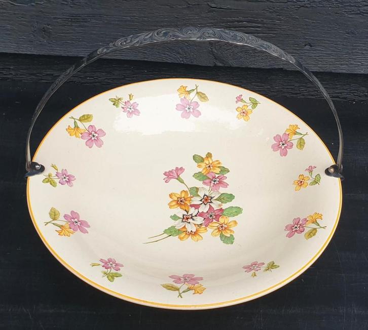 Mooi voor de Pasen. Schaal, Serveerschaal KERAMA DEN HAAG ., Antiek en Kunst, Antiek | Schalen, Ophalen of Verzenden