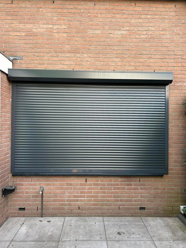 Rolluik, Doe-het-zelf en Verbouw, Rolluiken, Gebruikt, Ophalen of Verzenden, 200 cm of meer, Grijs