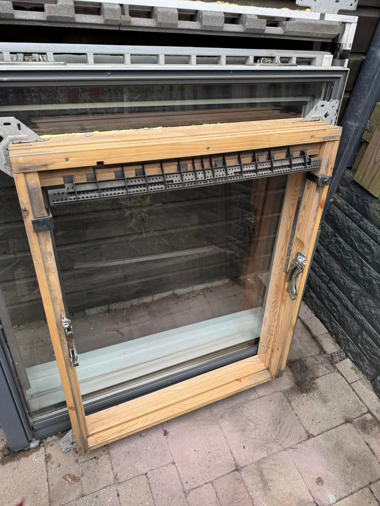 Velux dakraam, Doe-het-zelf en Verbouw, Gebruikt, Raamkozijn, Inclusief glas, 75 tot 150 cm
