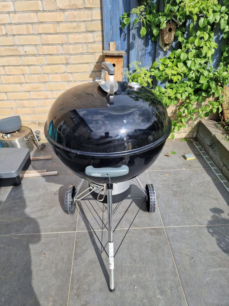 Weber Master Tough bbq 57cm, Tuin en Terras, Houtskoolbarbecues, Ophalen, Gebruikt