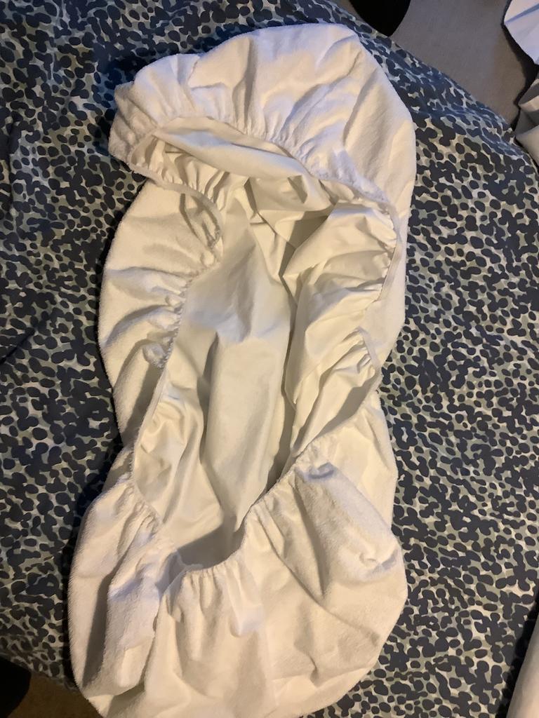 molton hoeslaken en noppen-laken, Jongetje of Meisje, Ophalen of Verzenden, Zo goed als nieuw, Wit