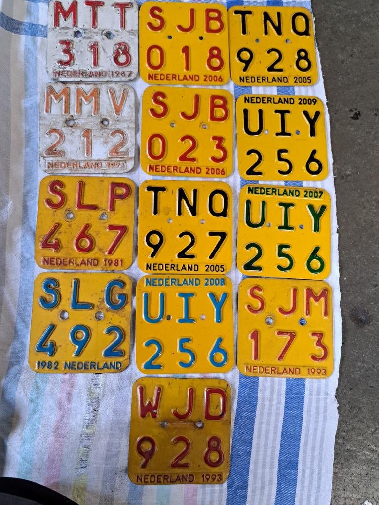 Bromfiets kentekenplaatjes diverse jaargangen - Ophalen, Ophalen of Verzenden