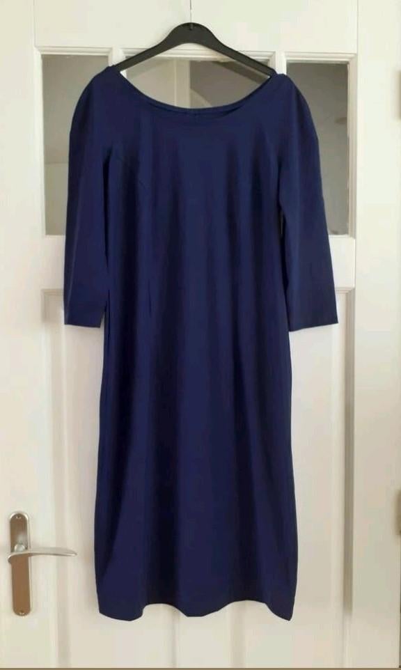 Moq donkerblauwe travelstof jurk in nieuwstaat maat M, Kleding | Dames, Maat 38/40 (M), Blauw, Ophalen of Verzenden, Zo goed als nieuw