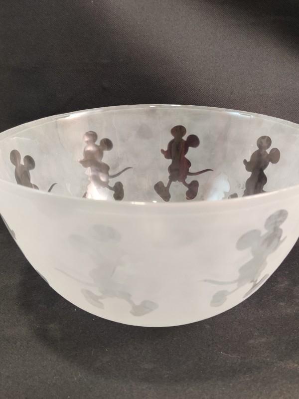Mickey Mouse glazen schaal - Mat glas - Disneyland Paris, Ophalen of Verzenden, Mickey Mouse, Zo goed als nieuw, Servies