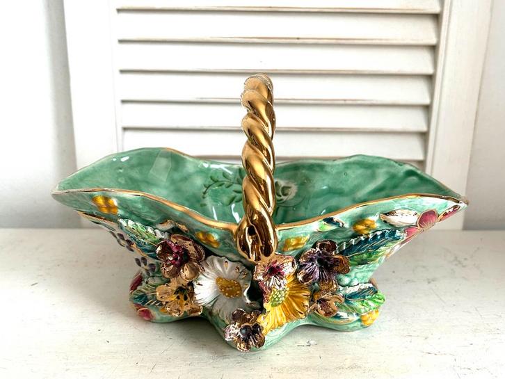 Vintage keramiek schaal met opgelegde bloemen, Antiek en Kunst, Antiek | Keramiek en Aardewerk, Ophalen