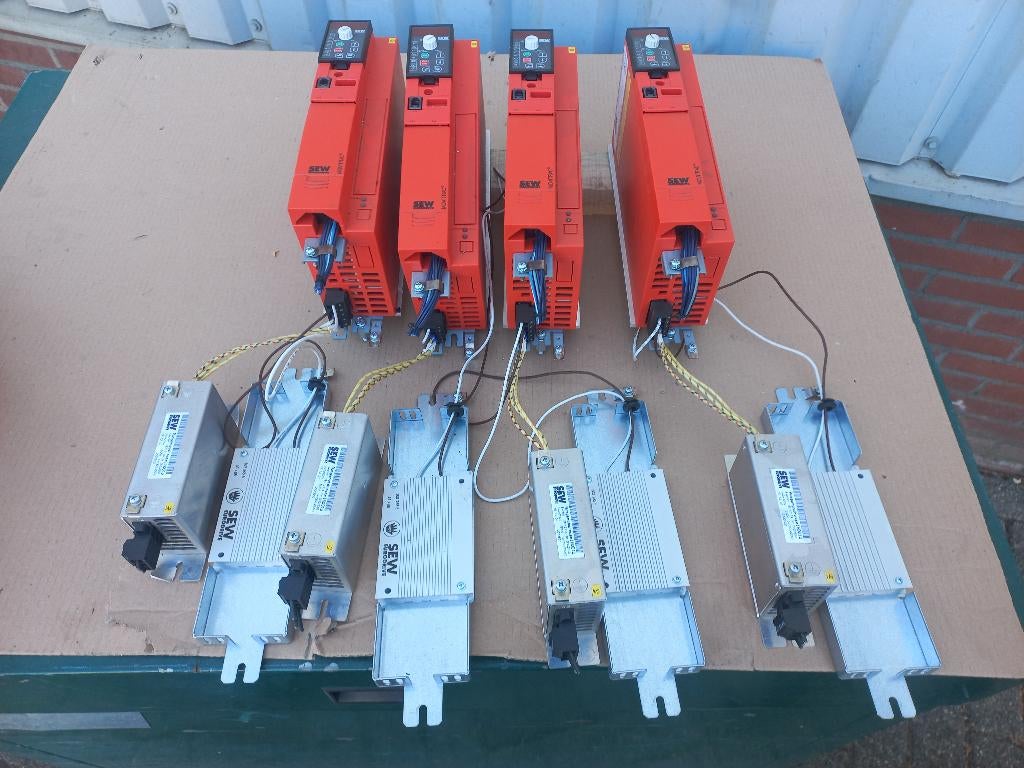 set van 4 SEW Movitrac B regelaars + componenten, Ophalen of Verzenden, Zo goed als nieuw