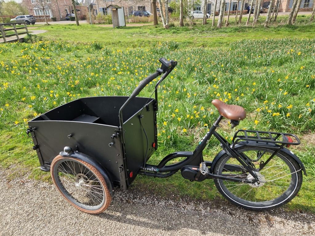 Elektrische bakfiets slechts 2 jaar oud, 4 kinderen of meer, Huif, Ophalen of Verzenden, Zo goed als nieuw
