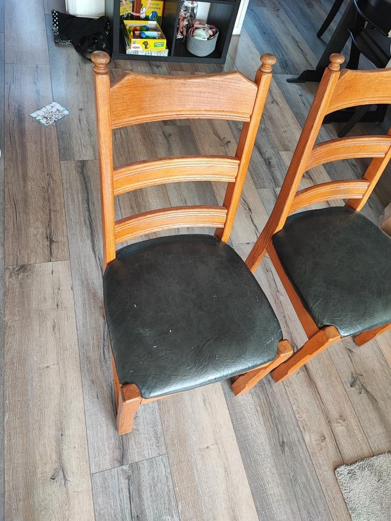2 stevige stoelen, gratis af te halen, Ophalen, Gebruikt, Twee, Bruin