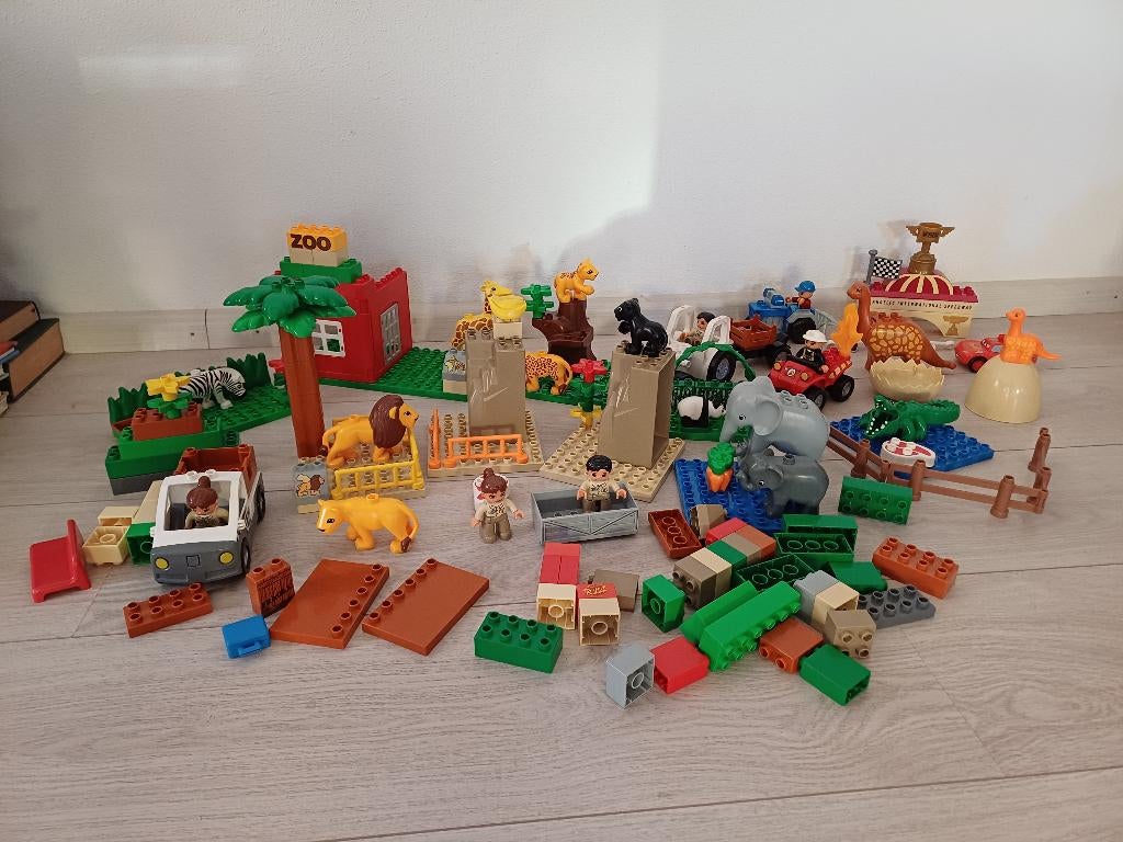Duplo dierentuin en extra items, dino's, brandweer etc, Ophalen, Overige thema's, Zo goed als nieuw, Duplo