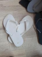 Partij van 30 paar nieuwe slippers diverse maten, Kleding | Dames, Ophalen of Verzenden