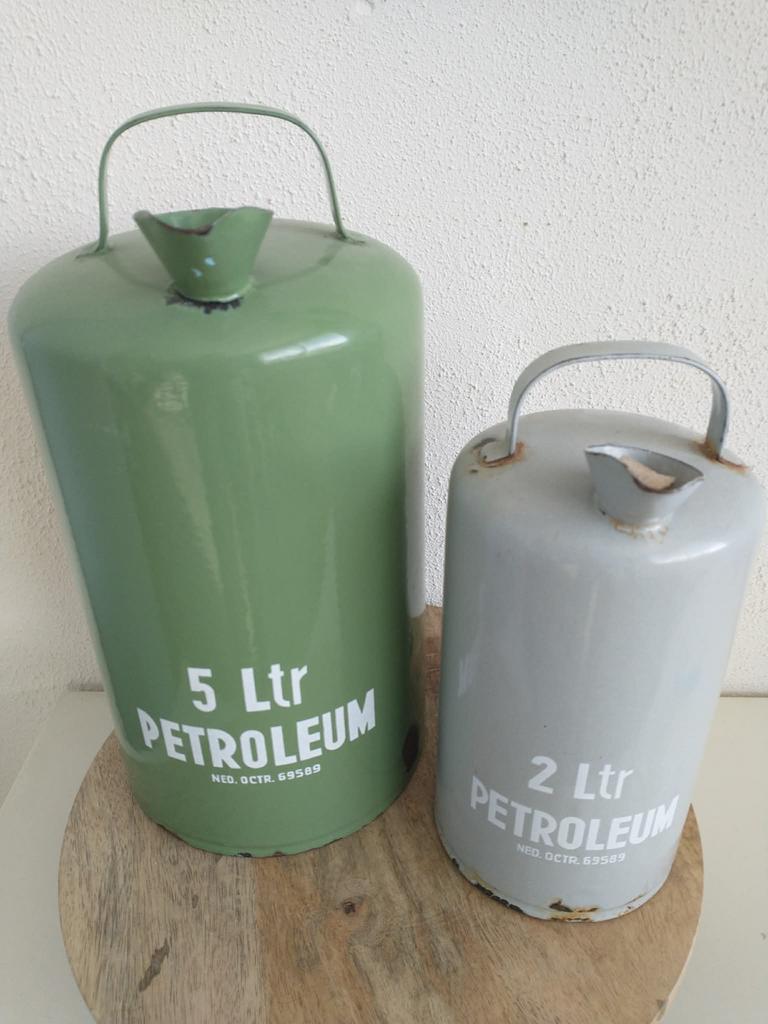 Vintage petroleum kannen - 2 en 5 liter, Ophalen of Verzenden