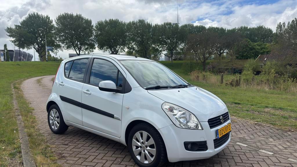 Suzuki Splash 1.0 2010 Wit, NIEUW APK, Airco, Auto's, Suzuki, Bedrijf, Splash, Benzine, B, Hatchback, Handgeschakeld, Origineel Nederlands
