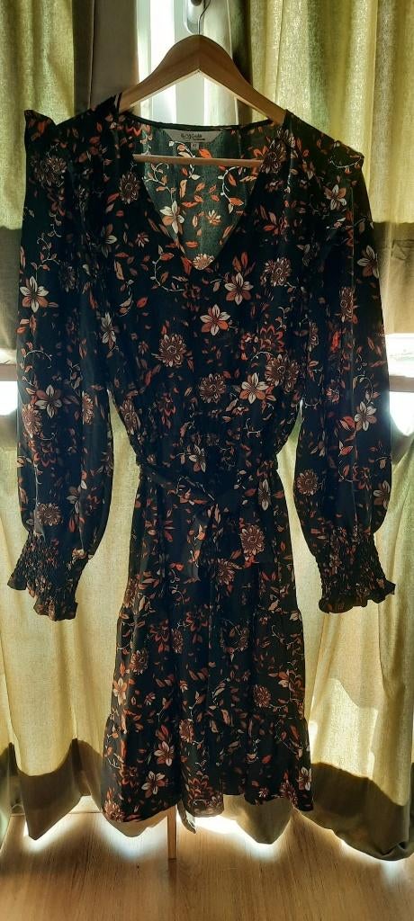Miljuschka Jurk Zwart Met Bloemen Maat 42, Ophalen of Verzenden, Zo goed als nieuw, Maat 42/44 (L), Zwart