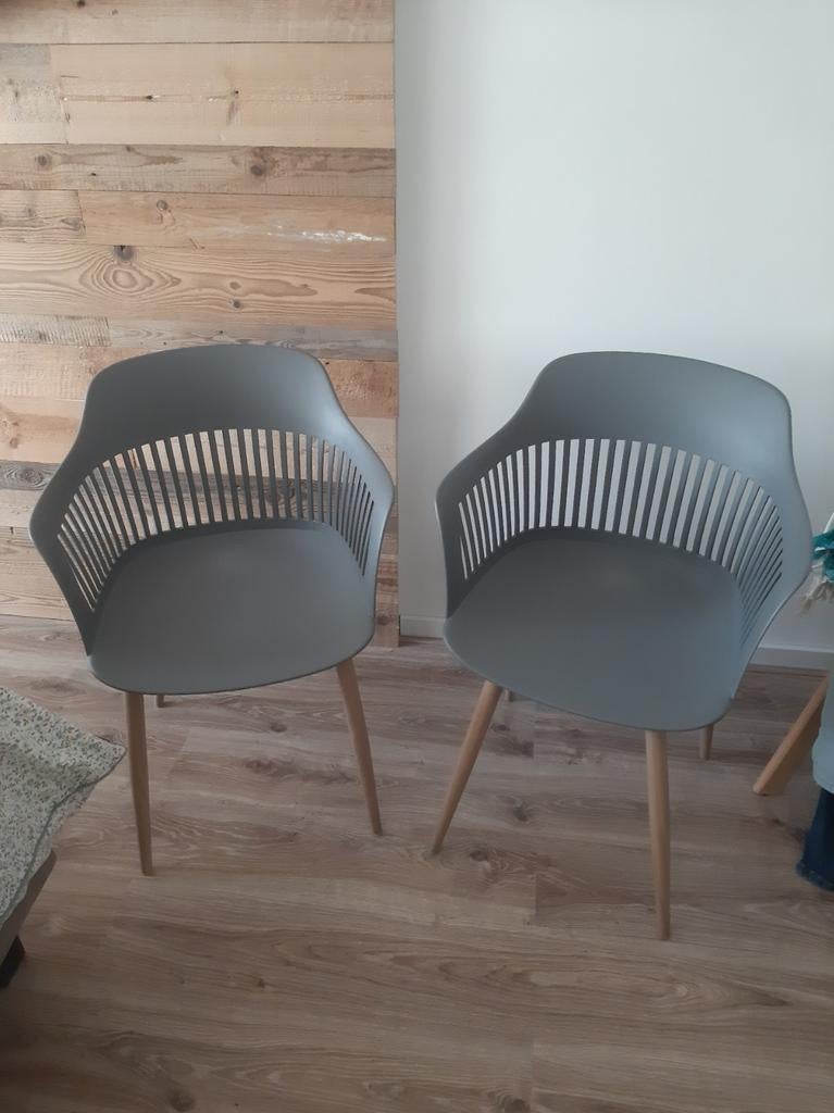 Twee kuipstoeltjes met stalen frame., Huis en Inrichting, Stoelen, Ophalen, Grijs, Twee