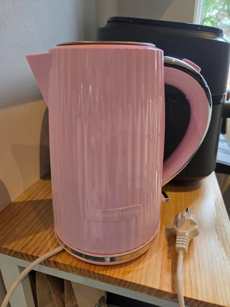 Russell Hobbs Waterkoker - Stijlvol Roze Design, Witgoed en Apparatuur, Waterkokers, 1 tot 2 liter, Ophalen of Verzenden, Zo goed als nieuw