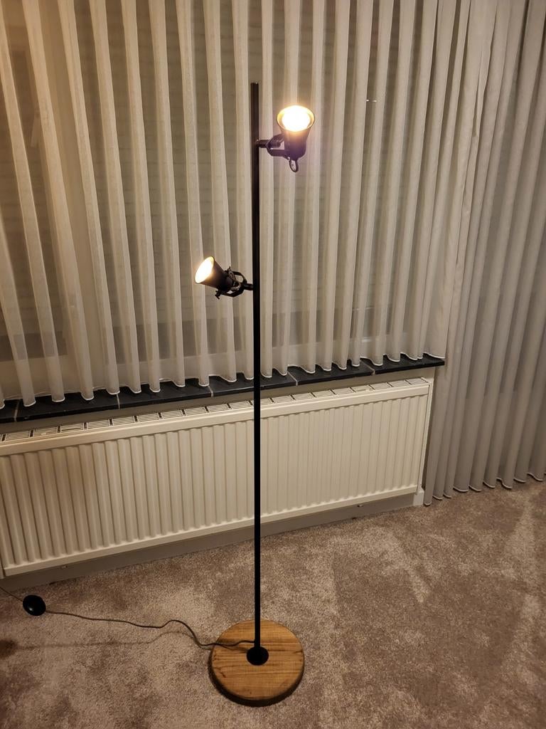 Vloerlamp/ brons kleur, Huis en Inrichting, Lampen | Vloerlampen, Ophalen, Zo goed als nieuw, 150 tot 200 cm