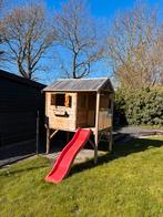 Houten speelhuisje met veranda, trap en glijbaan, Ophalen, Zo goed als nieuw, Hout