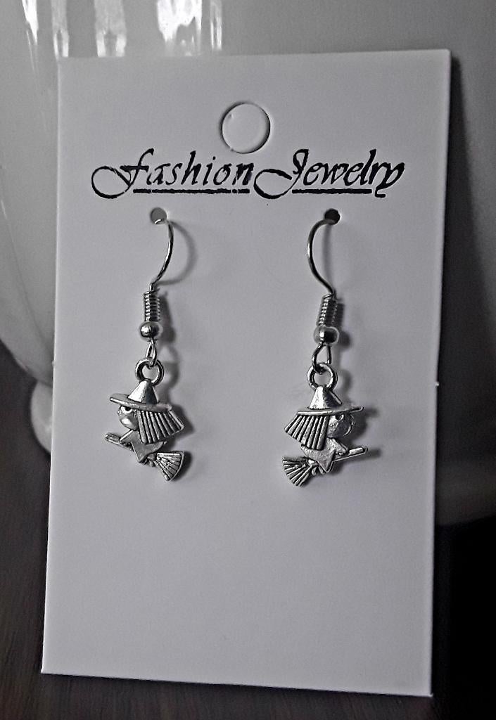 Oorbellen witch, heks op bezemsteel, vliegende heks, hallowe, Overige materialen, Hangers, Nieuw, Ophalen of Verzenden