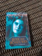 Cate Tiernan - Boek der schaduwen, Ophalen of Verzenden, Zo goed als nieuw, Cate Tiernan