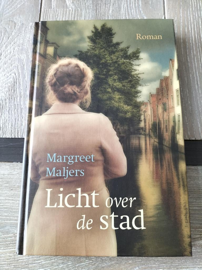 Margreet Maljers - Licht over de stad, Boeken, Streekboeken en Streekromans, Nieuw, Noord-Holland, Ophalen of Verzenden