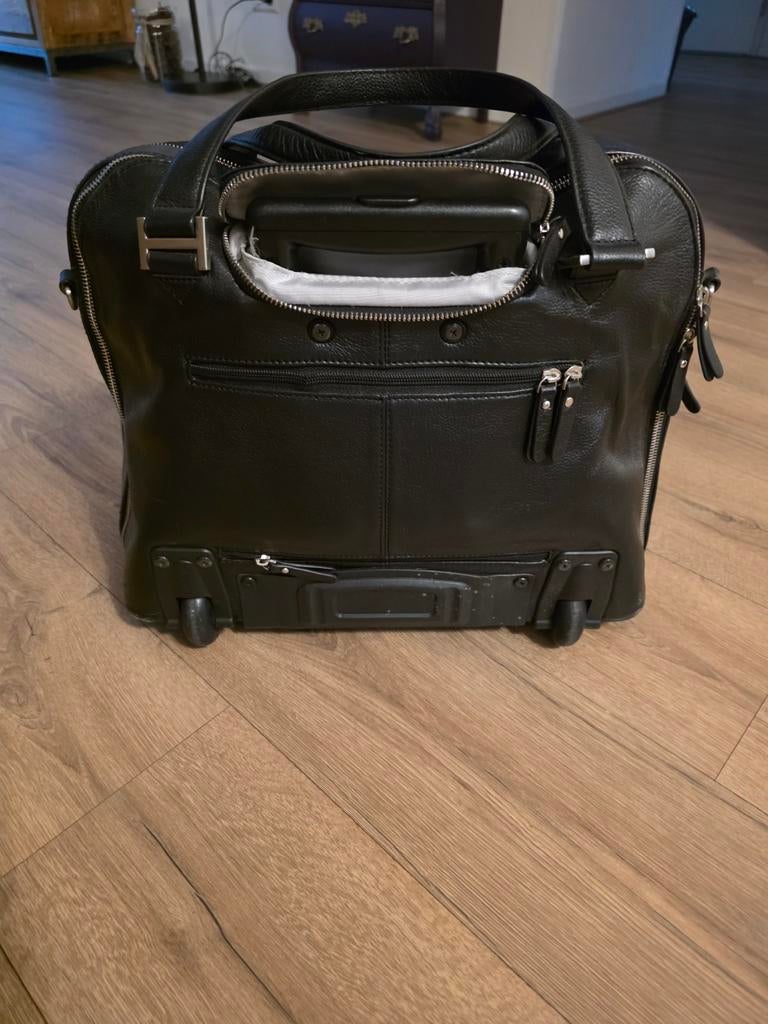 Zwarte leren trolley, Wieltjes, Ophalen of Verzenden, Zo goed als nieuw, Minder dan 35 cm