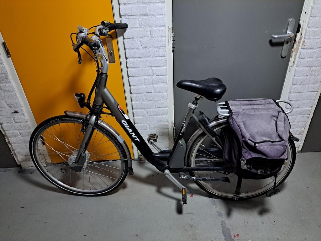 Elektrische fiets met twee accu's, Fietsen en Brommers, Elektrische fietsen, Gebruikt, 51 tot 55 cm, 30 tot 50 km per accu, Giant