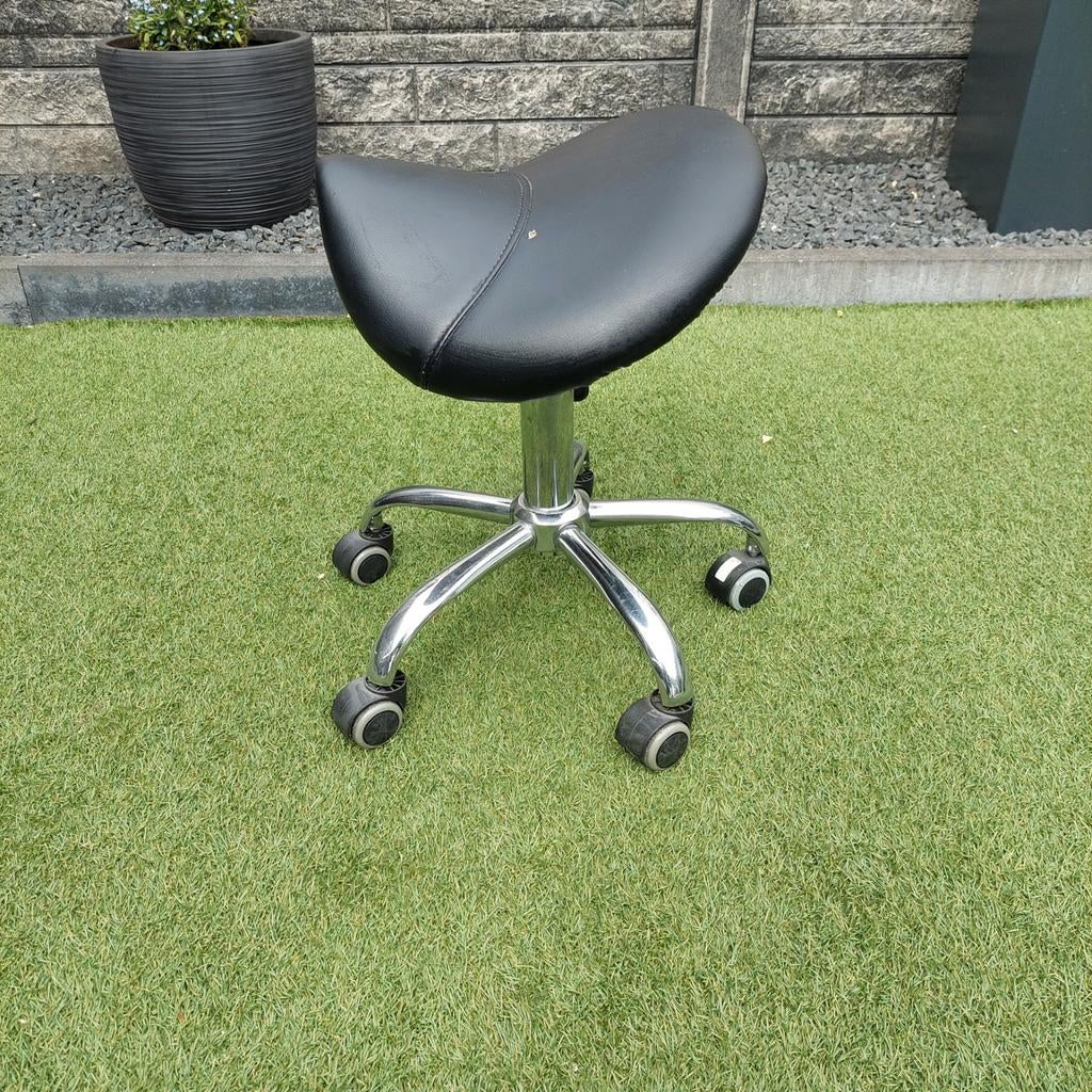 Ergonomische zadel kruk op wielen in hoogte verstelbaar, Huis en Inrichting, Bureaustoelen, Ophalen, Zwart