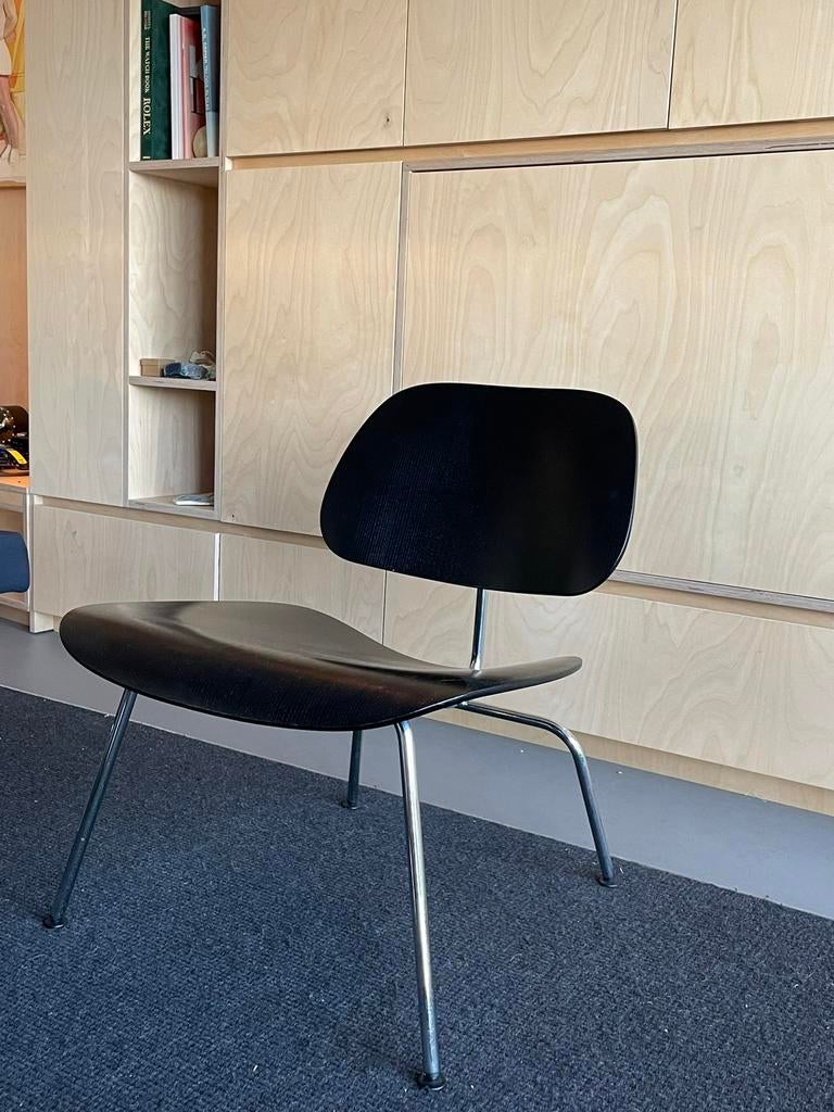 Eames Lounge Chair Metal voor Vitra, Huis en Inrichting, Ophalen, Zo goed als nieuw, Zwart, Eén