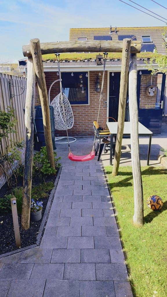 Schommel met kastanje houten palen, Ophalen, Schommel