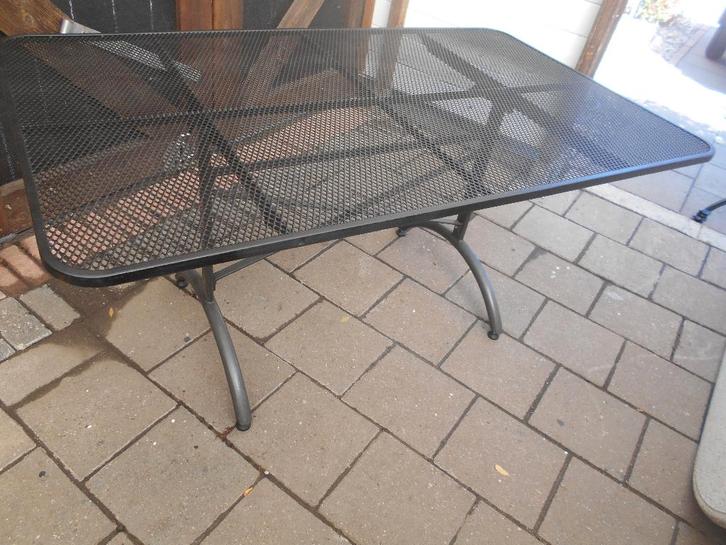 handige strekmetalen tuintafel L.BT.H.160x95x73cm., Tuin en Terras, Tuinsets en Loungesets, Gebruikt, Tuinset, Overige materialen
