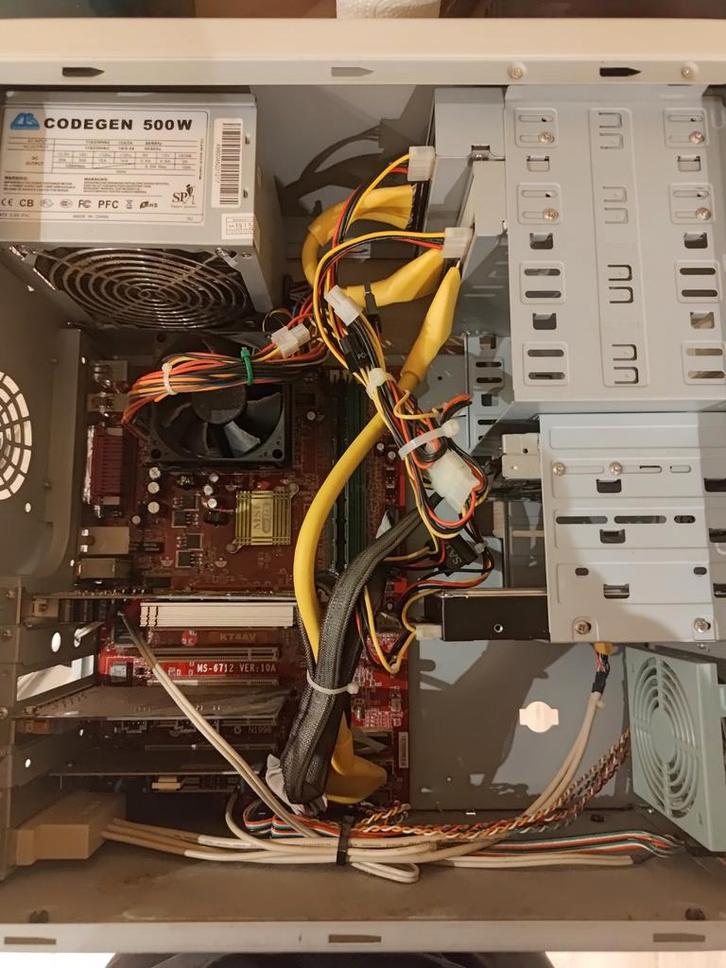 Vintage PC uit 2003 - Ideaal voor retro gaming/verzamelaars, Computers en Software, Desktop Pc's, Gebruikt, Minder dan 2 Ghz, HDD