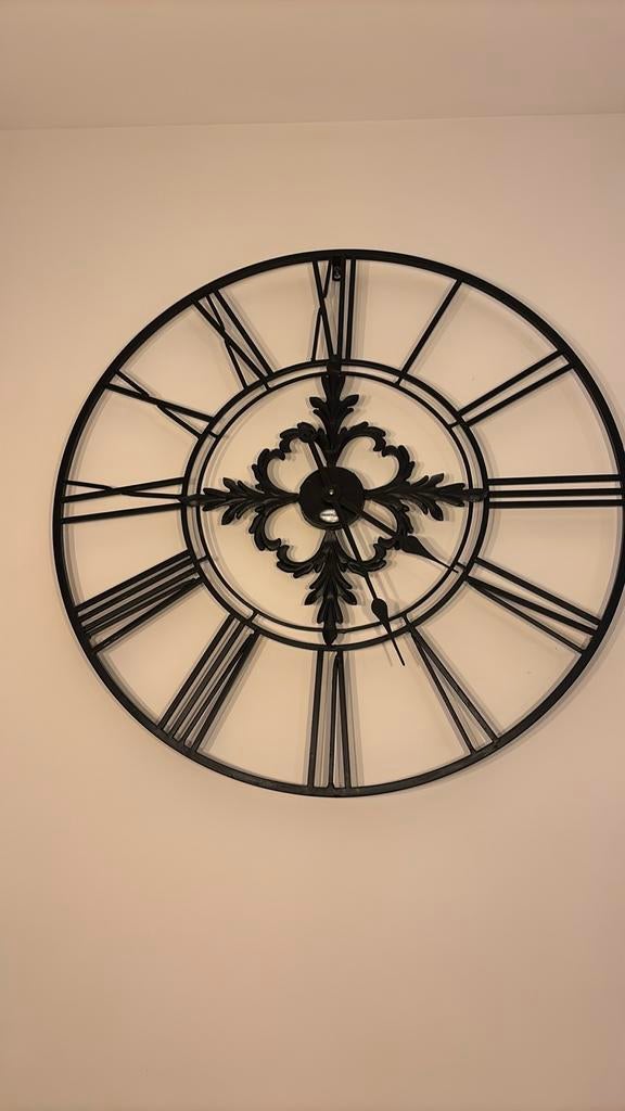 Grote Zwarte Wandklok - Riverdale Design, Huis en Inrichting, Woonaccessoires | Klokken, Ophalen of Verzenden, Zo goed als nieuw