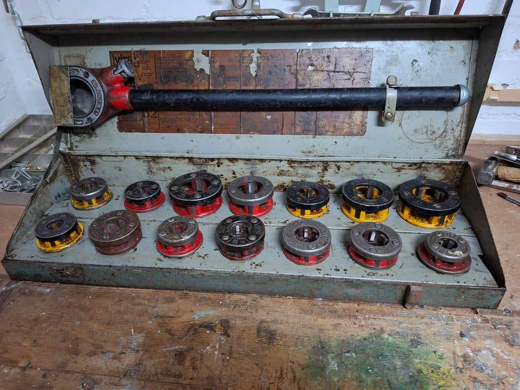 loodgieter virax draadsnijset nr 62 in metalen koffer, Doe-het-zelf en Verbouw, Ophalen, Gebruikt