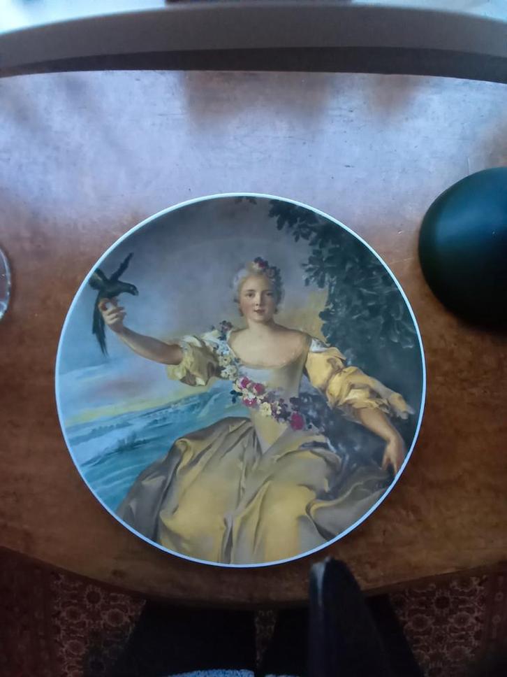 Prachtig porseleinen wandbord barok vrouw gemerkt, Huis en Inrichting, Woonaccessoires | Wanddecoraties, Zo goed als nieuw, Ophalen of Verzenden