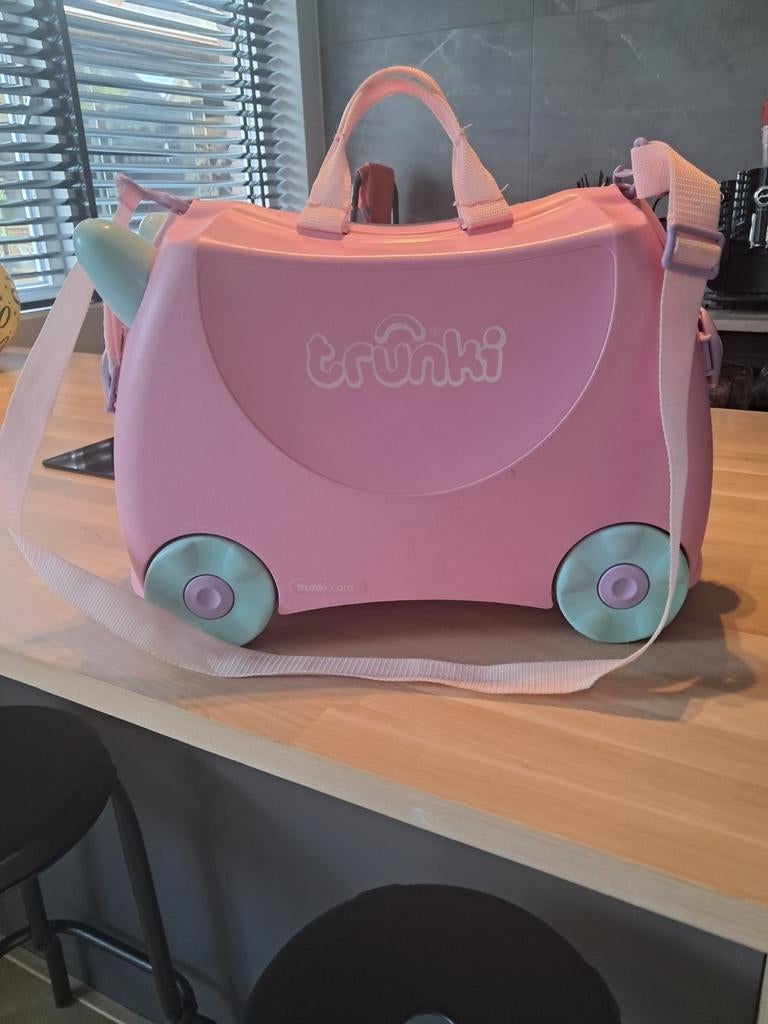 Roze Trunki kinderkoffer, Ophalen