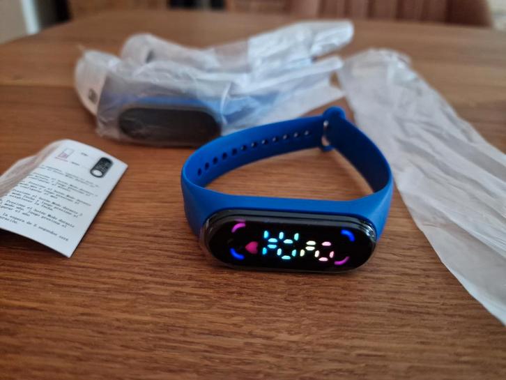 NIEUW Muggenhorloges werkt via golven incl handleiding, Sieraden, Tassen en Uiterlijk, Overige Accessoires, Nieuw, Ophalen