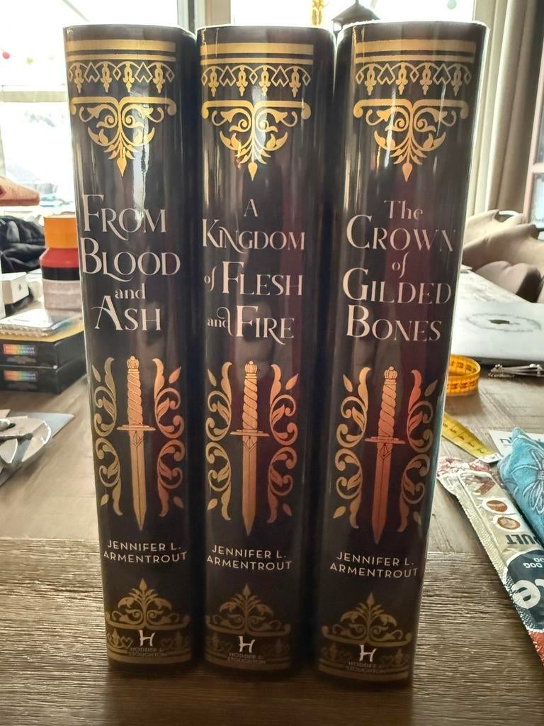 Fairyloot blood and ash Sarah J. Maas signed, Ophalen of Verzenden, Zo goed als nieuw