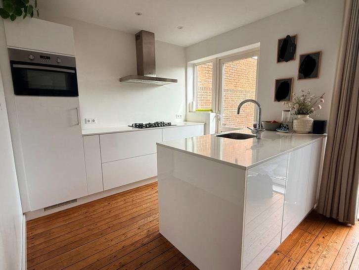 KVIK keuken met composiet blad, Huis en Inrichting, Keuken | Complete keukens, Gebruikt, Overige typen, Wit, Composiet, Greeploos