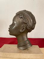 Antieke buste Afrikaanse vrouw op marmer voetstuk, Ophalen of Verzenden