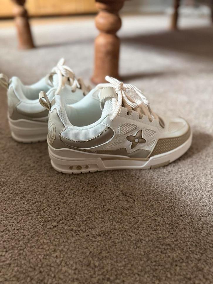 Louis Vuitton Schoenen - Stijlvolle Sneakers, Kleding | Dames, Schoenen, Zo goed als nieuw, Sneakers of Gympen, Beige, Verzenden