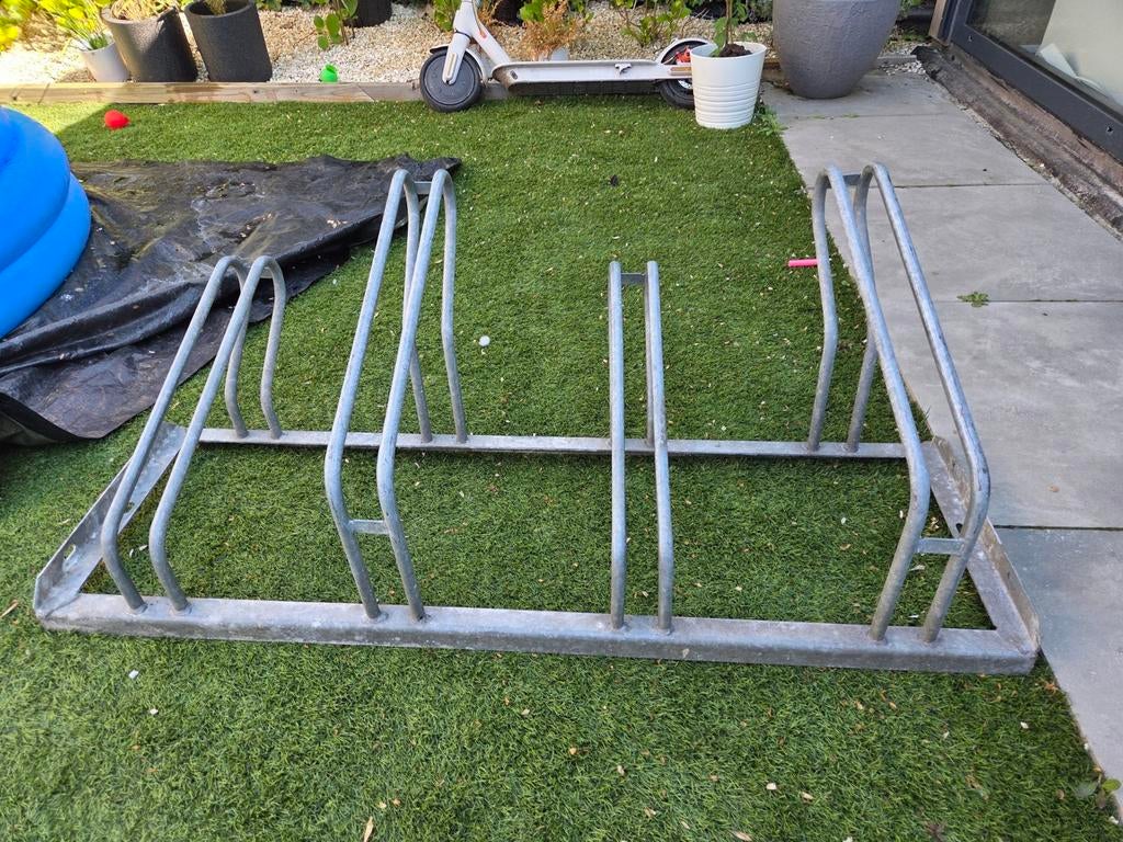 Stevig gegalvaniseerd fietsenrek voor 4 fietsen, Ophalen, Gebruikt