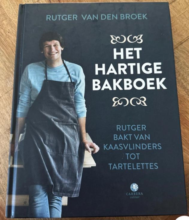 Het Hartige Bakboek - Rutger van den Broek, Boeken, Kookboeken, Zo goed als nieuw, Hoofdgerechten, Nederland en België, Ophalen of Verzenden