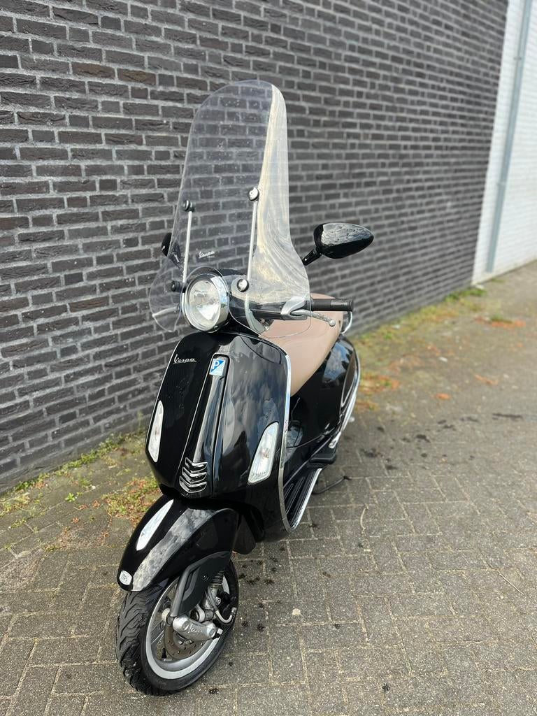 Vespa Primavera zwart 4T | 50cc | 2017 | Nette staat, Fietsen en Brommers, Scooters | Vespa, Ophalen, Overige modellen, Maximaal 45 km/u