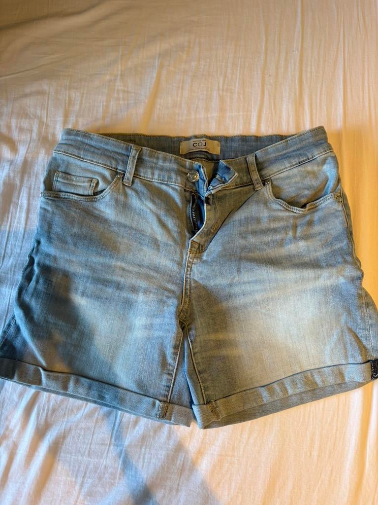 Korte spijkerbroek, Kleding | Dames, Spijkerbroeken en Jeans, Ophalen of Verzenden, Zo goed als nieuw, Blauw, W28 - W29 (confectie 36)