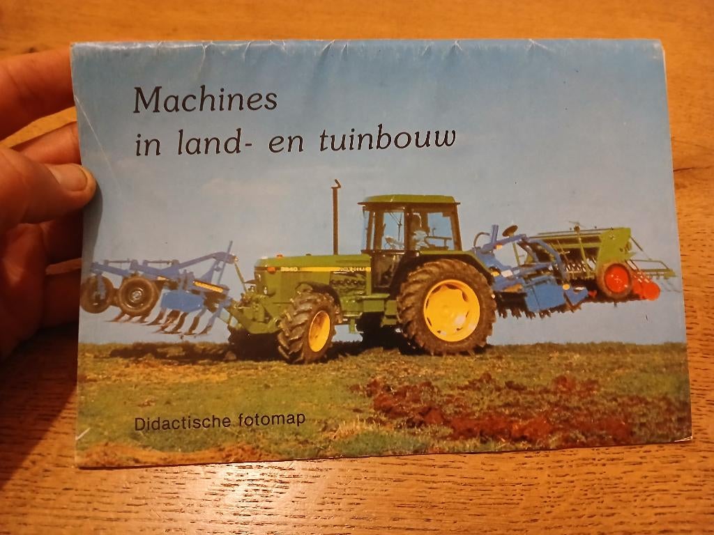 tractor folder, Ophalen of Verzenden, Gelezen